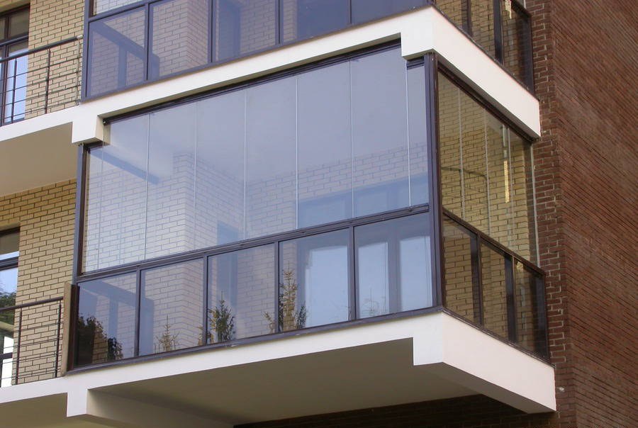 Cena vitražnih balkonov