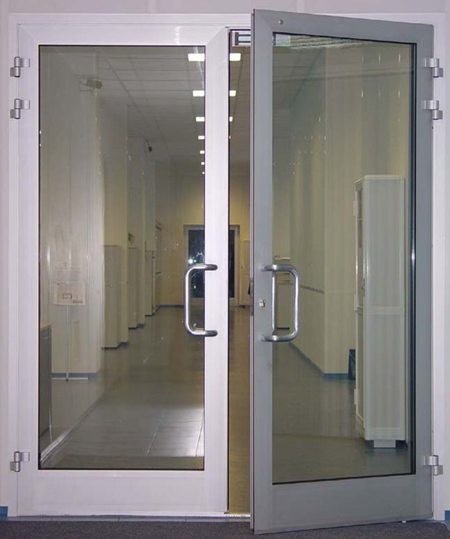 Распашные алюминиевые двери идеальны для офисов и коммерческих площадей.jpg