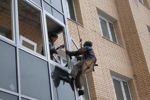 Остекление балконов и лоджий должно выполняться строго опытными специалистами!.jpg