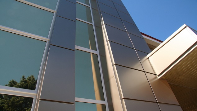 Современный вентилируемый фасад из алюминия